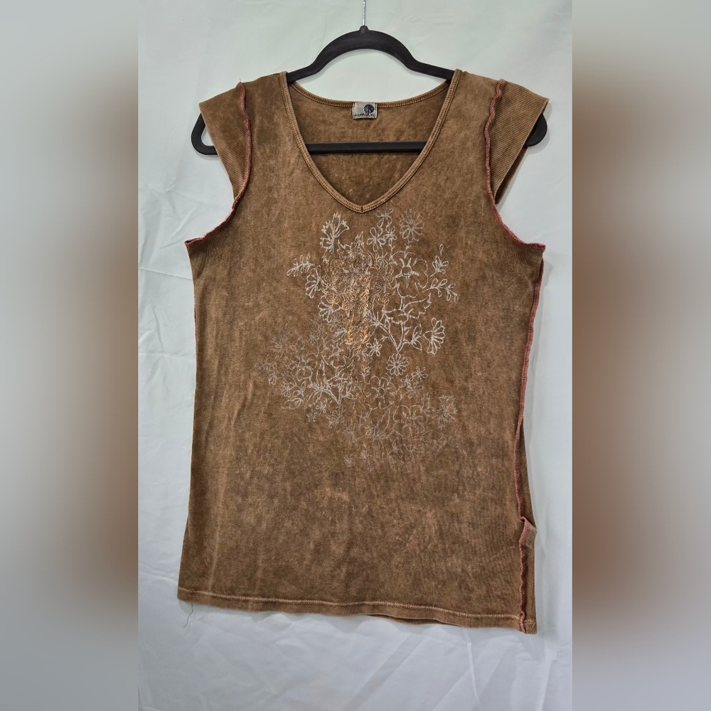Brown Floral V-Neck Tank Top with Delicate Embroidery